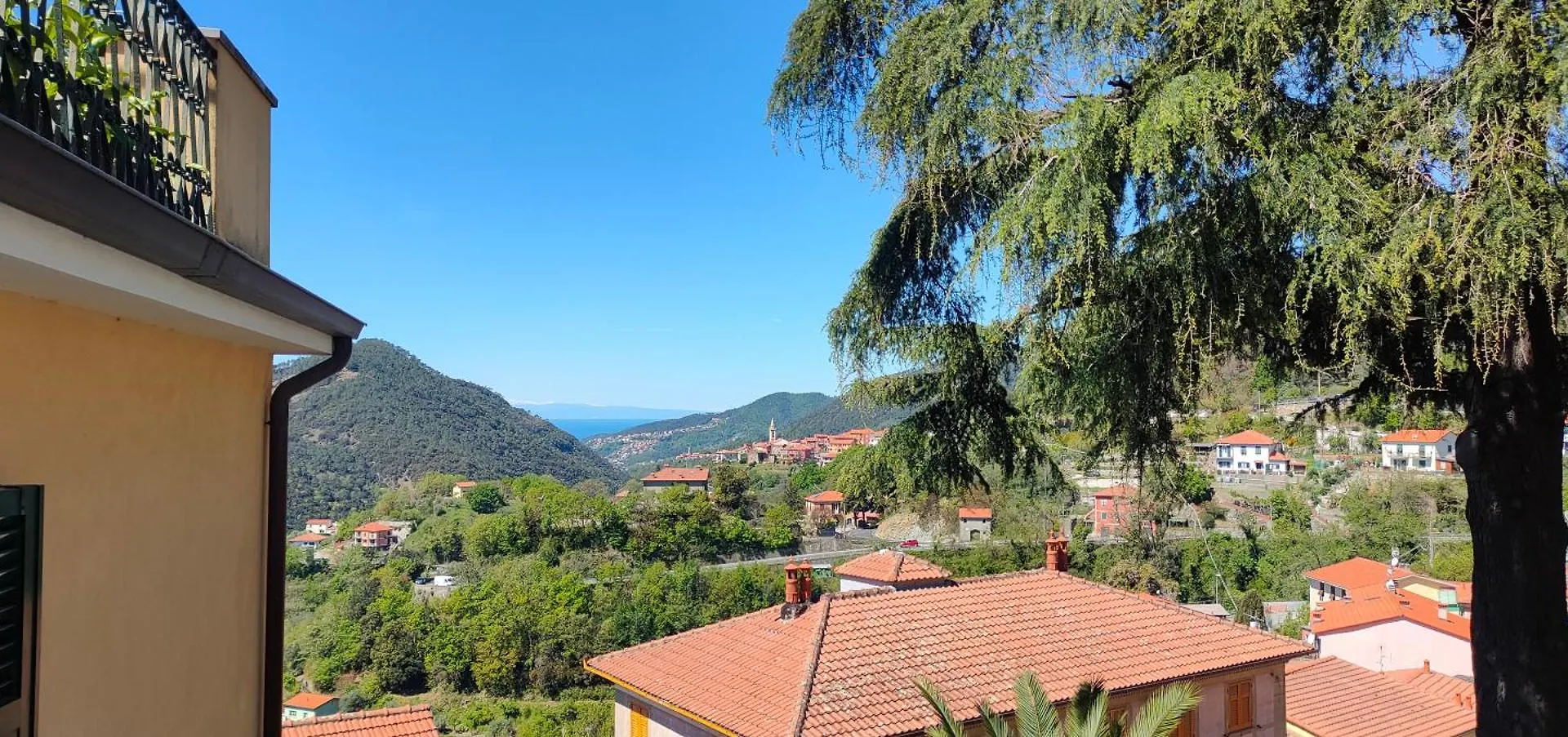 Camera Tra Le Cinque Terre, Camogli E Portofino. Vista Valle E Scorcio Mare All'Orizzonte Castiglione Chiavarese