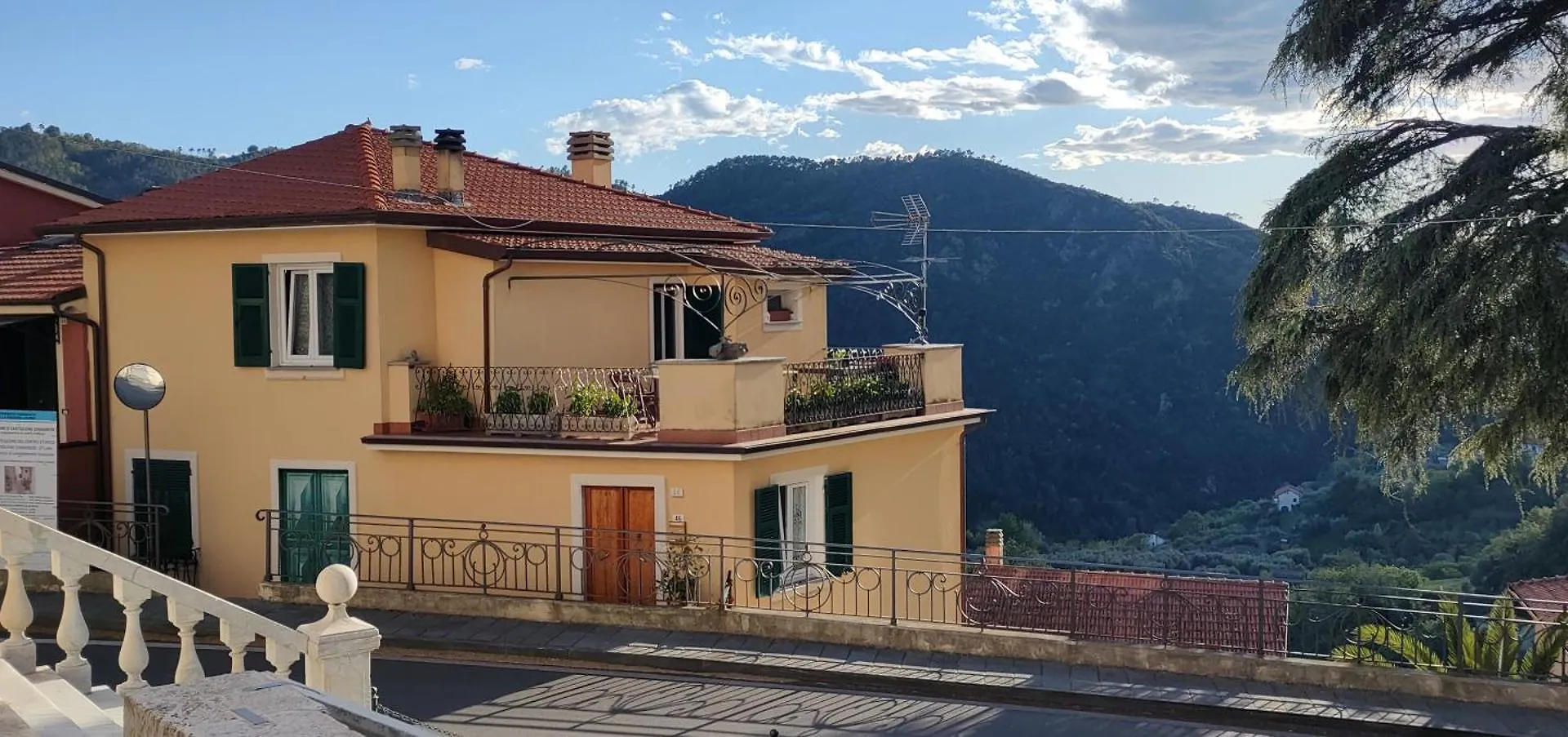 Bed & Breakfast Camera Tra Le Cinque Terre, Camogli E Portofino. Vista Valle E Scorcio Mare All'Orizzonte Castiglione Chiavarese