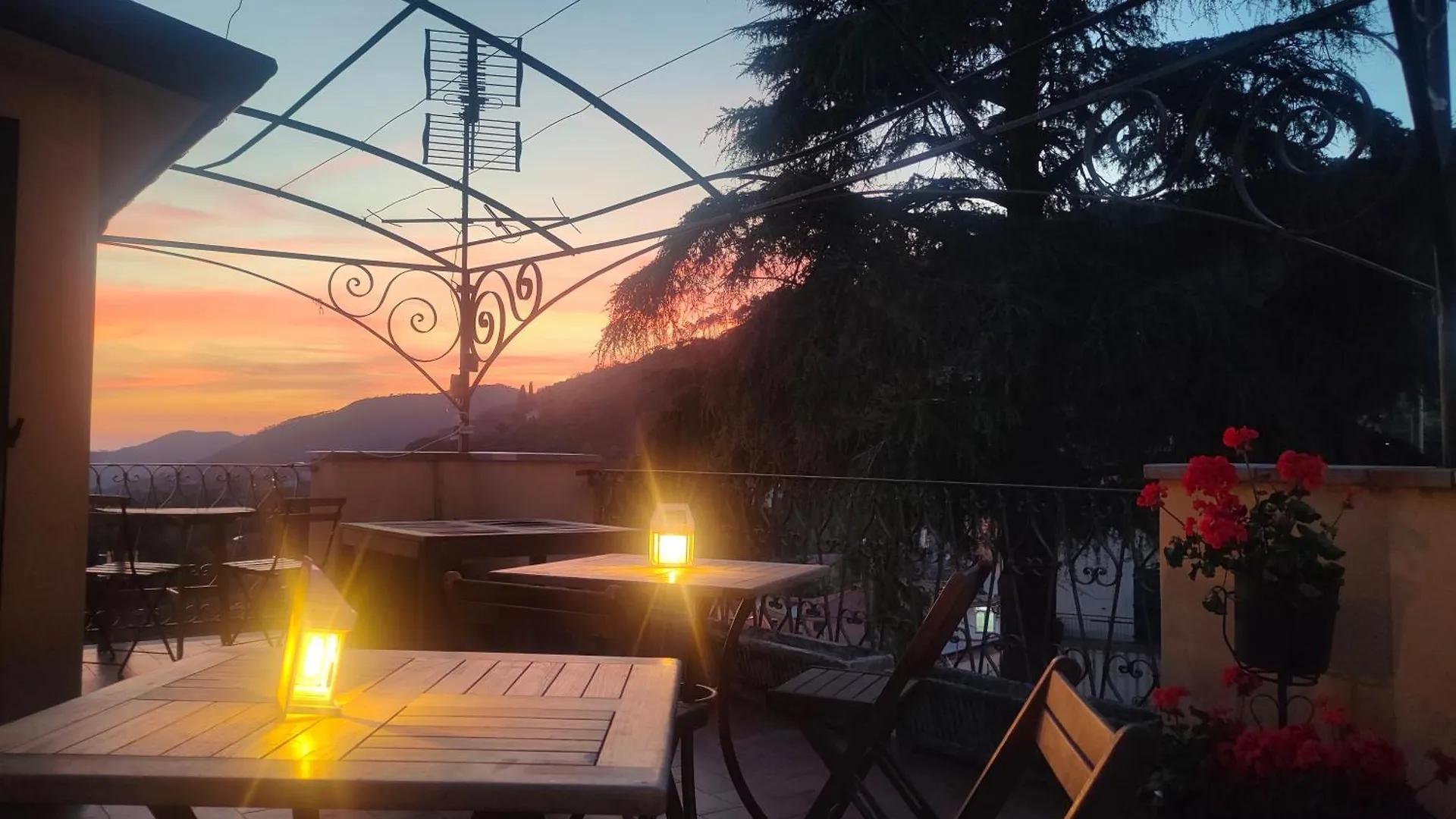 Bed & Breakfast Camera Tra Le Cinque Terre, Camogli E Portofino. Vista Valle E Scorcio Mare All'Orizzonte Castiglione Chiavarese Italy