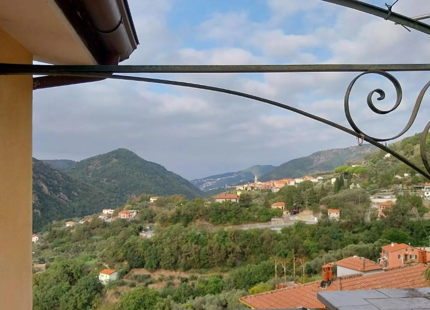 Camera Tra Le Cinque Terre, Camogli E Portofino. Vista Valle E Scorcio Mare All'Orizzonte Castiglione Chiavarese Italy