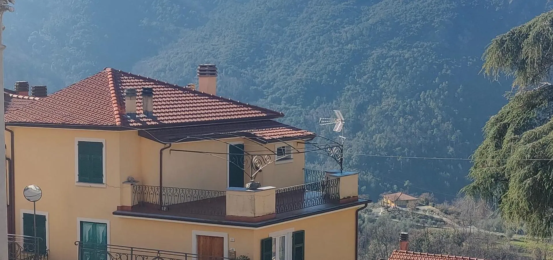 Camera Tra Le Cinque Terre, Camogli E Portofino. Vista Valle E Scorcio Mare All'Orizzonte Castiglione Chiavarese Bed & Breakfast